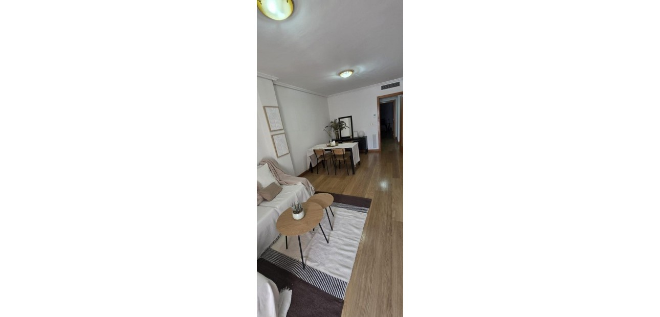 Herverkoop - Appartement / flat -
Torrevieja - Centro