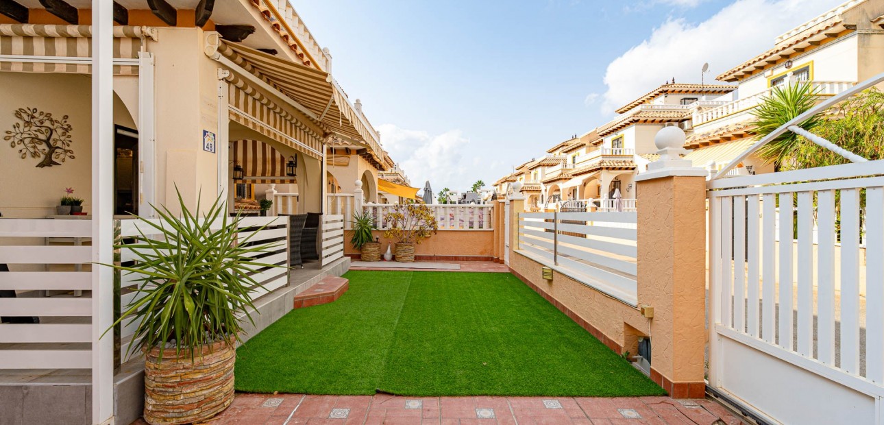 Herverkoop - Quad Villa -
Orihuela Costa - Lomas de Cabo Roig