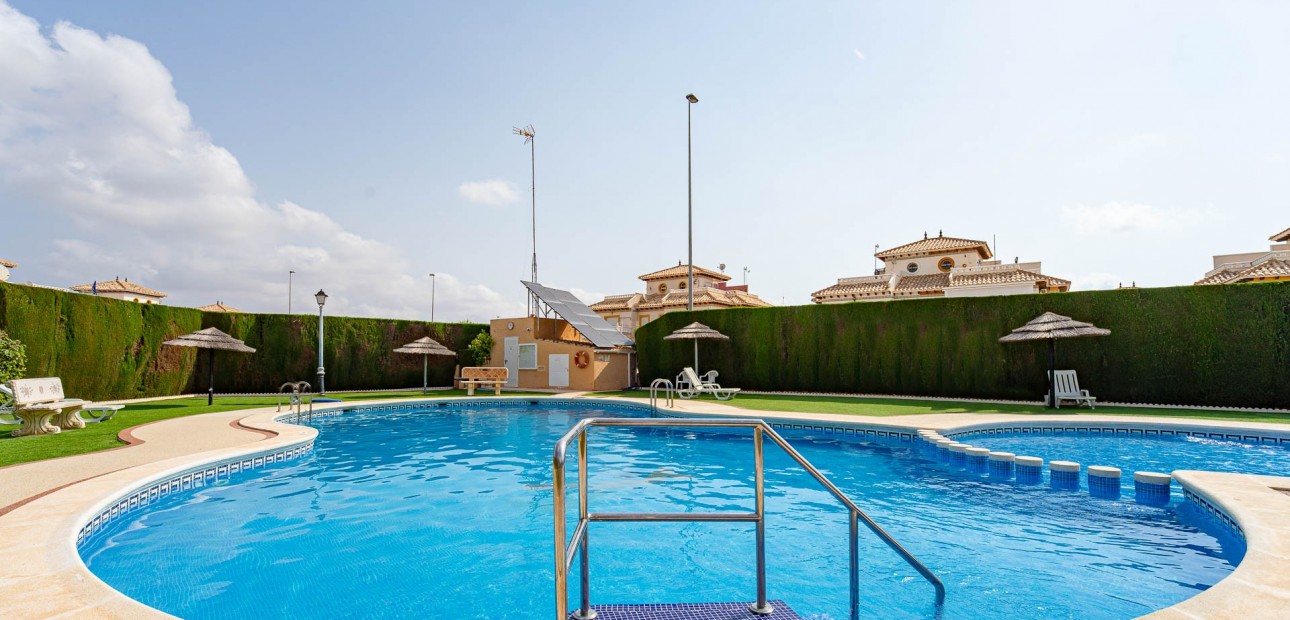 Herverkoop - Quad Villa -
Orihuela Costa - Lomas de Cabo Roig
