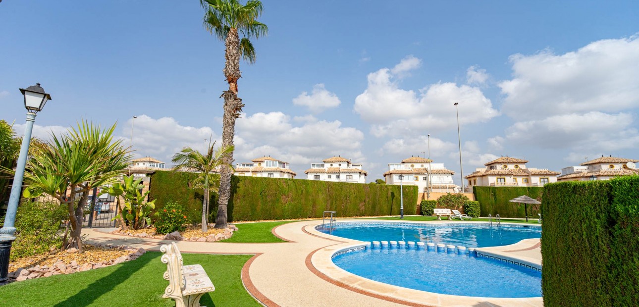 Herverkoop - Quad Villa -
Orihuela Costa - Lomas de Cabo Roig