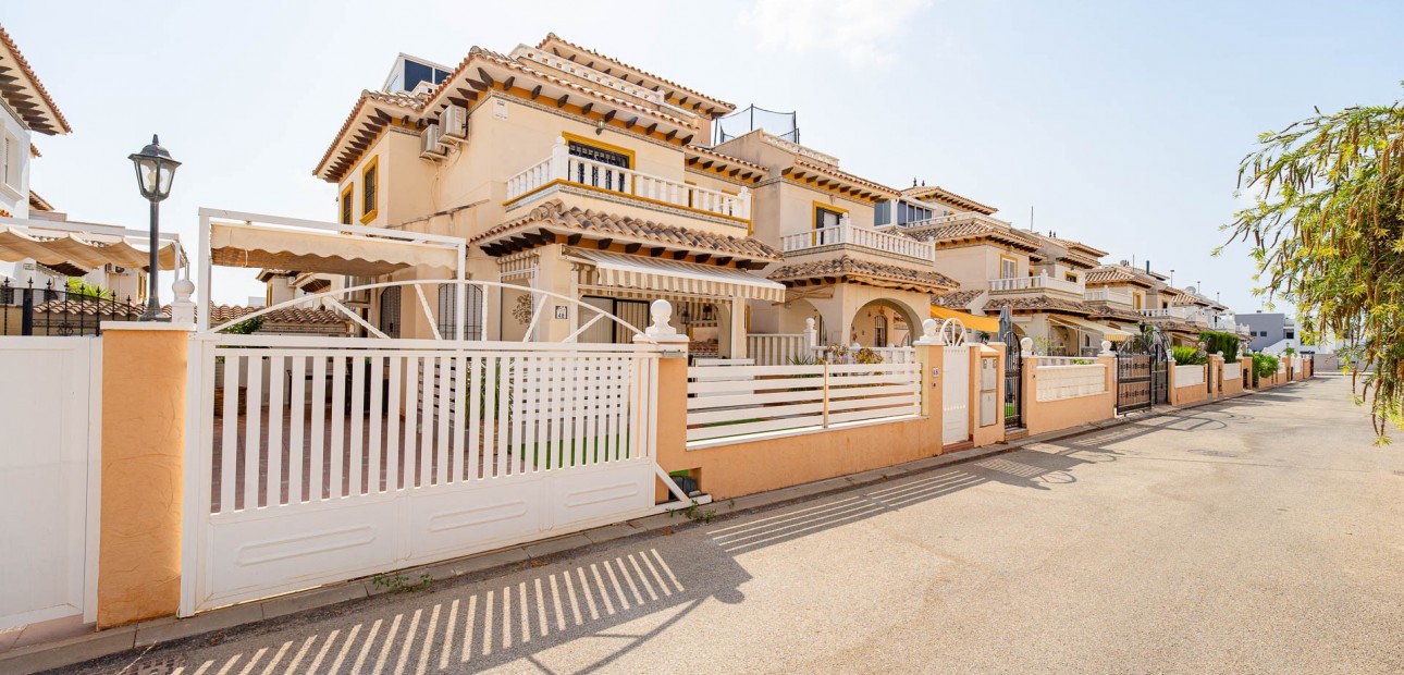 Herverkoop - Quad Villa -
Orihuela Costa - Lomas de Cabo Roig