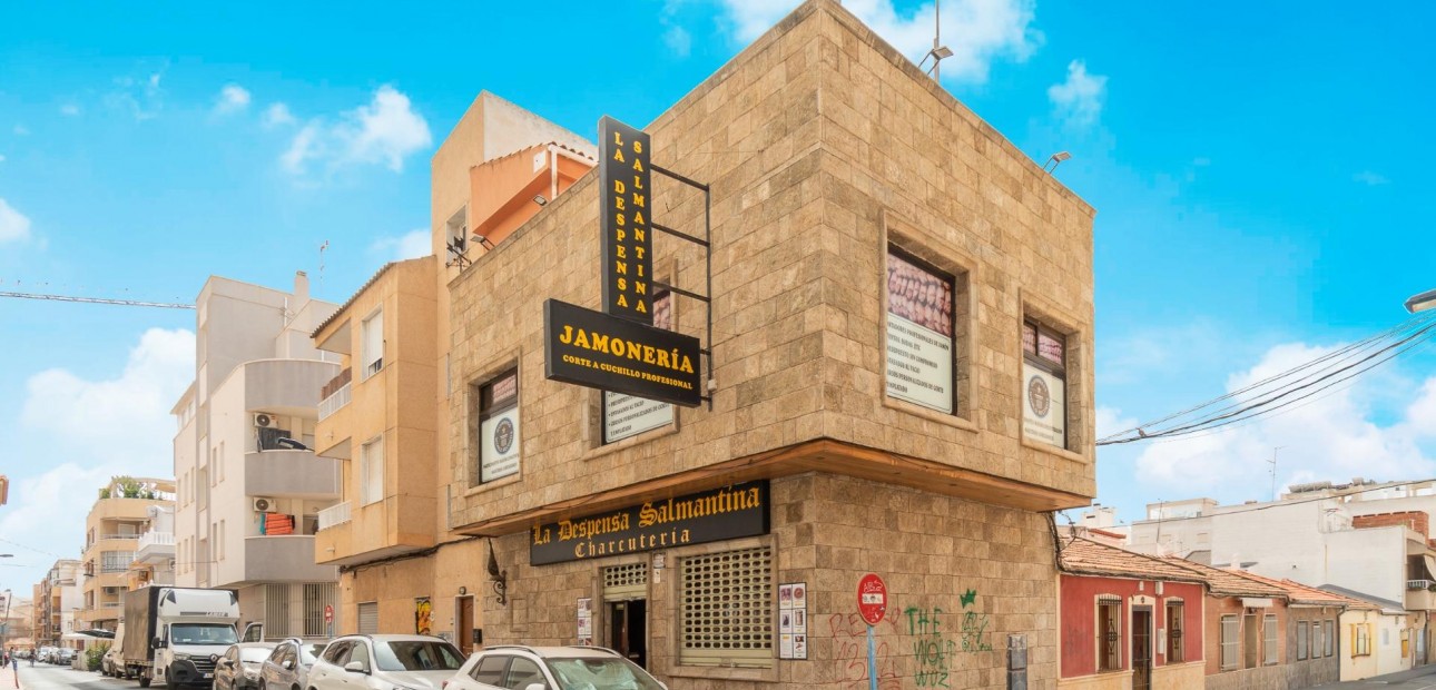 Herverkoop - Commercial Unit -
Torrevieja - Paseo maritimo