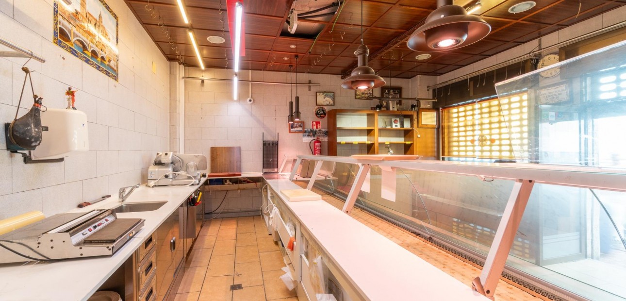 Herverkoop - Commercial Unit -
Torrevieja - Paseo maritimo
