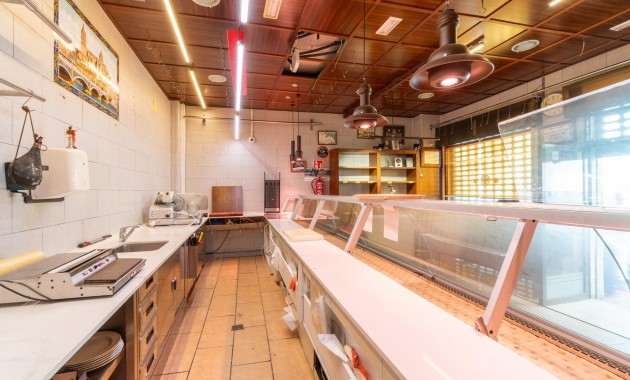 Herverkoop - Commercial Unit -
Torrevieja - Paseo maritimo