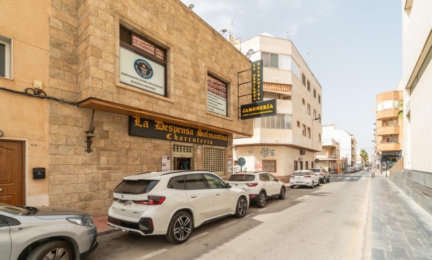 Herverkoop - Commercial Unit -
Torrevieja - Paseo maritimo