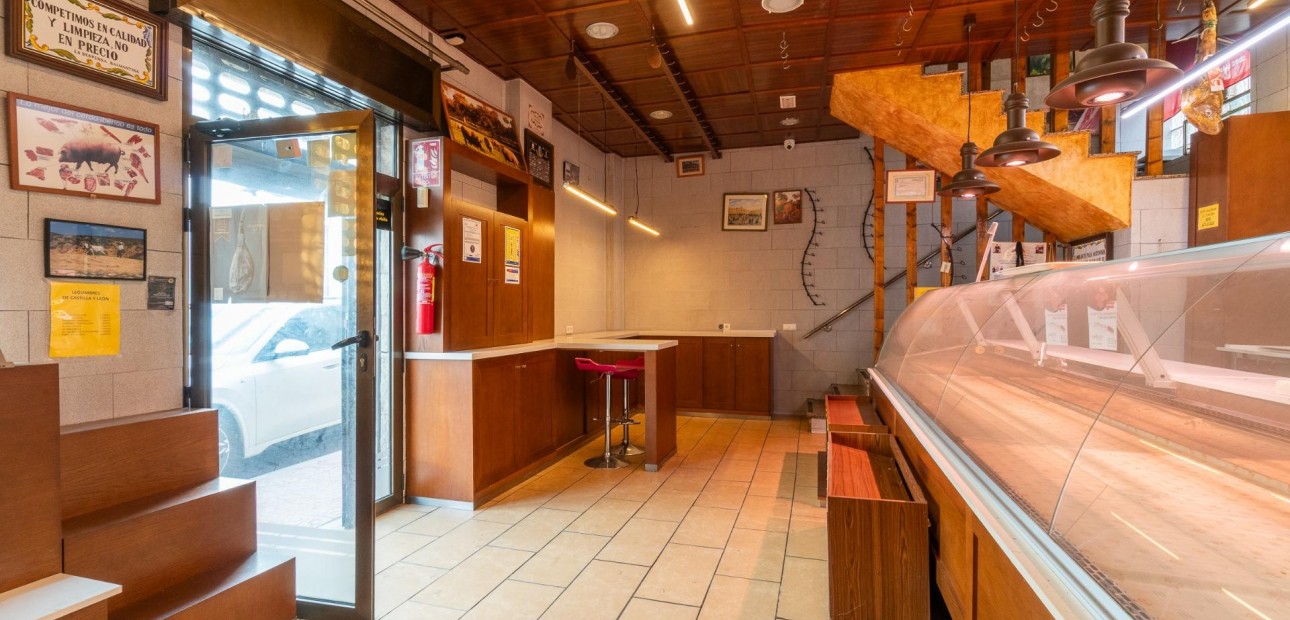 Herverkoop - Commercial Unit -
Torrevieja - Paseo maritimo