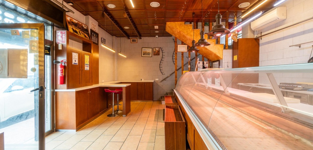 Herverkoop - Commercial Unit -
Torrevieja - Paseo maritimo