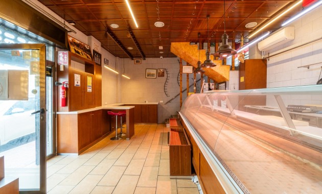 Herverkoop - Commercial Unit -
Torrevieja - Paseo maritimo