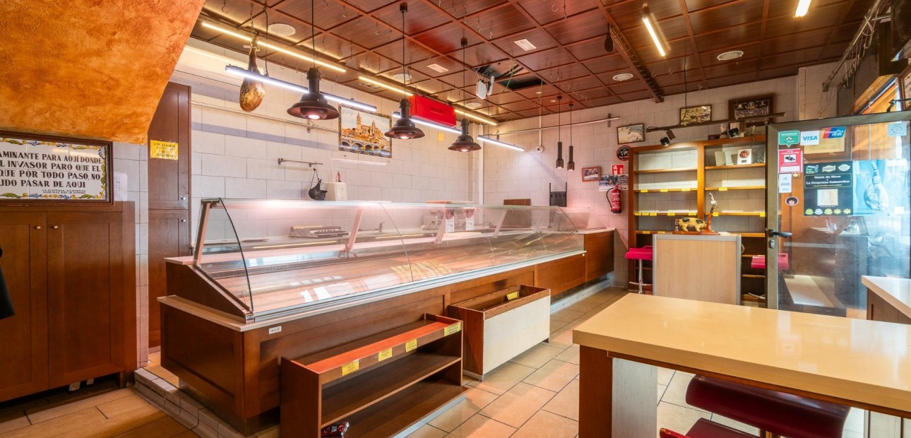 Herverkoop - Commercial Unit -
Torrevieja - Paseo maritimo