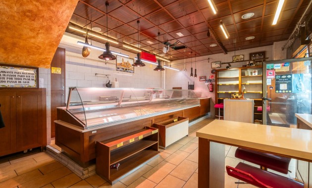 Herverkoop - Commercial Unit -
Torrevieja - Paseo maritimo