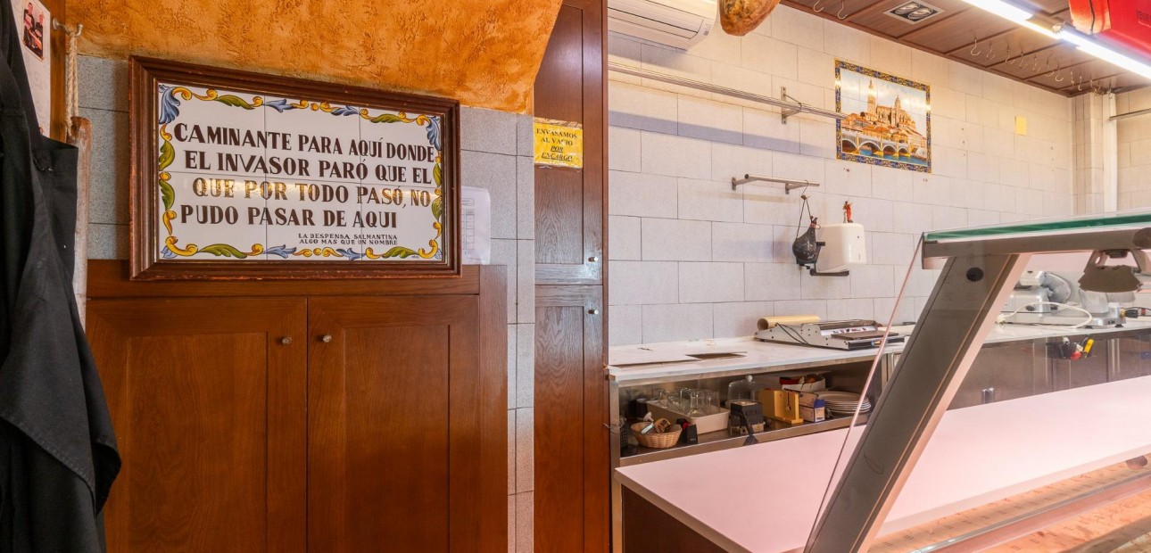 Herverkoop - Commercial Unit -
Torrevieja - Paseo maritimo