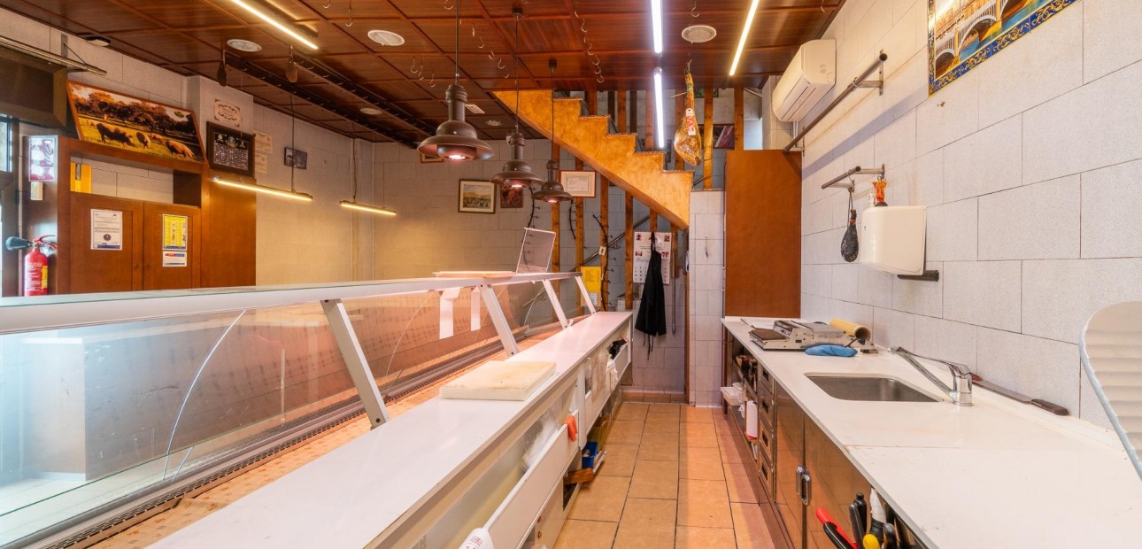 Herverkoop - Commercial Unit -
Torrevieja - Paseo maritimo