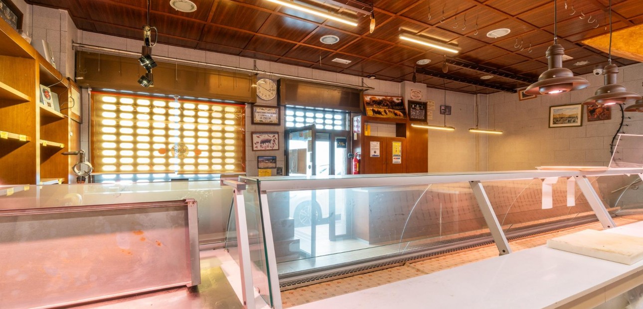 Herverkoop - Commercial Unit -
Torrevieja - Paseo maritimo