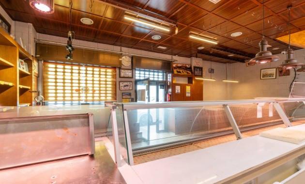 Herverkoop - Commercial Unit -
Torrevieja - Paseo maritimo