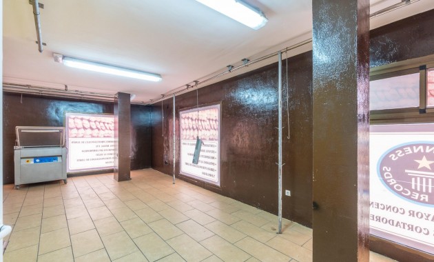 Herverkoop - Commercial Unit -
Torrevieja - Paseo maritimo