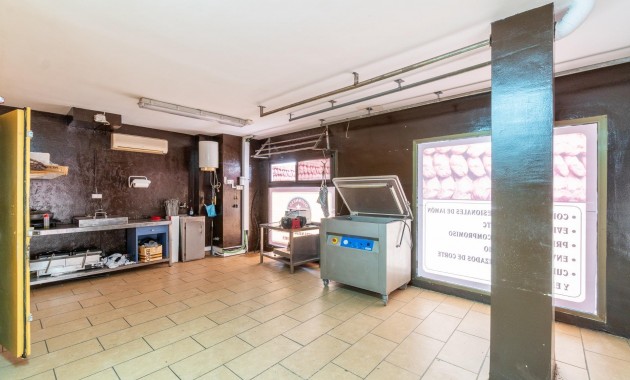 Herverkoop - Commercial Unit -
Torrevieja - Paseo maritimo