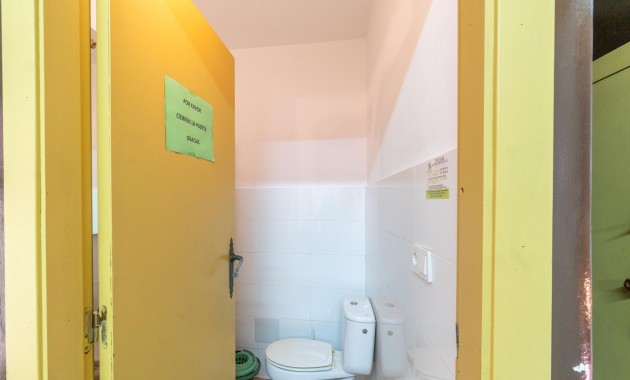 Herverkoop - Commercial Unit -
Torrevieja - Paseo maritimo
