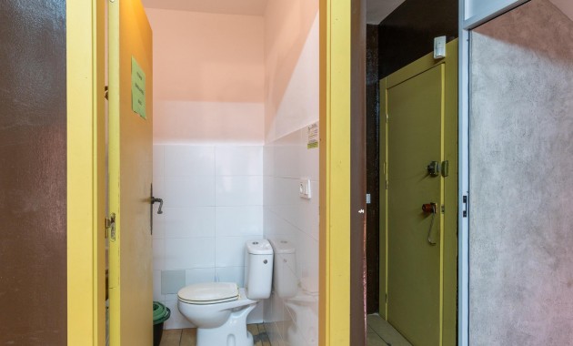 Herverkoop - Commercial Unit -
Torrevieja - Paseo maritimo