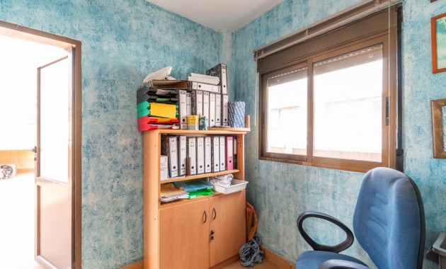 Herverkoop - Commercial Unit -
Torrevieja - Paseo maritimo