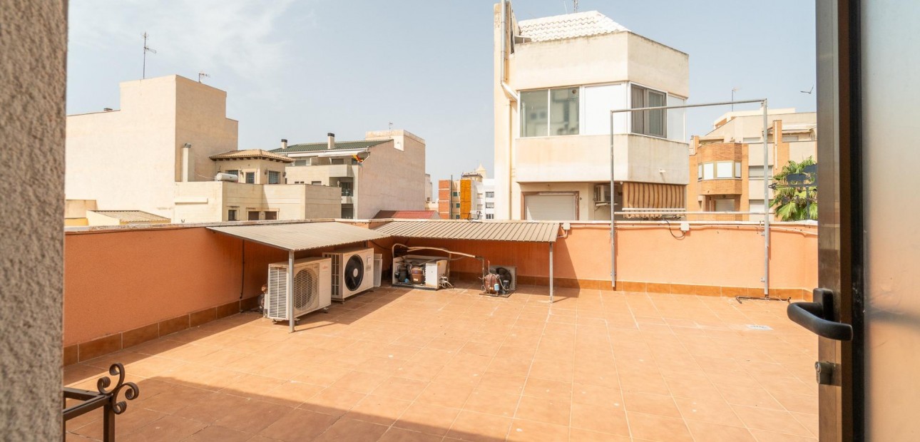 Herverkoop - Commercial Unit -
Torrevieja - Paseo maritimo