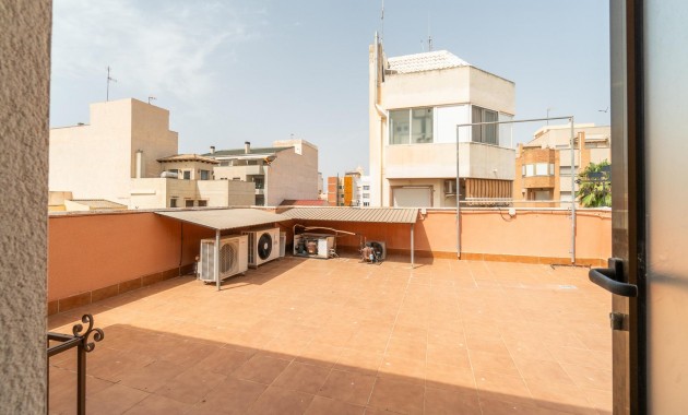 Herverkoop - Commercial Unit -
Torrevieja - Paseo maritimo