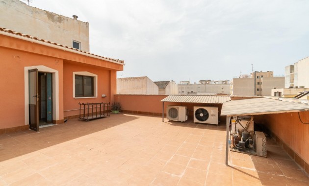 Herverkoop - Commercial Unit -
Torrevieja - Paseo maritimo
