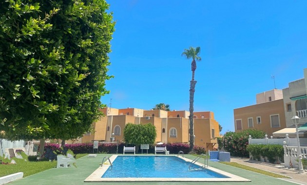 Herverkoop - Bungalow -
Torrevieja - Torreblanca