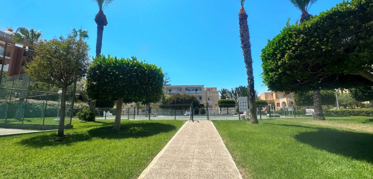 Herverkoop - Bungalow -
Torrevieja - Torreblanca