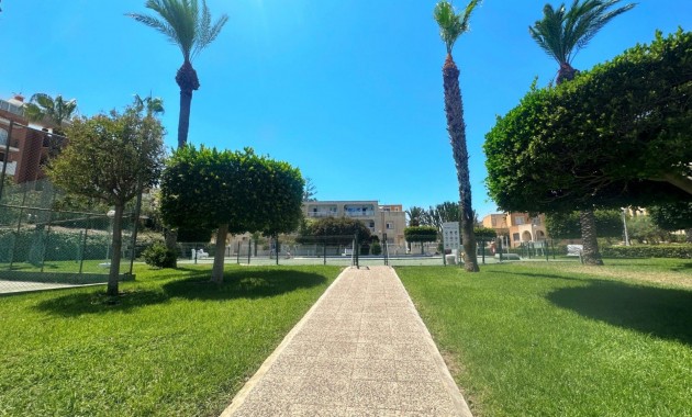 Herverkoop - Bungalow -
Torrevieja - Torreblanca
