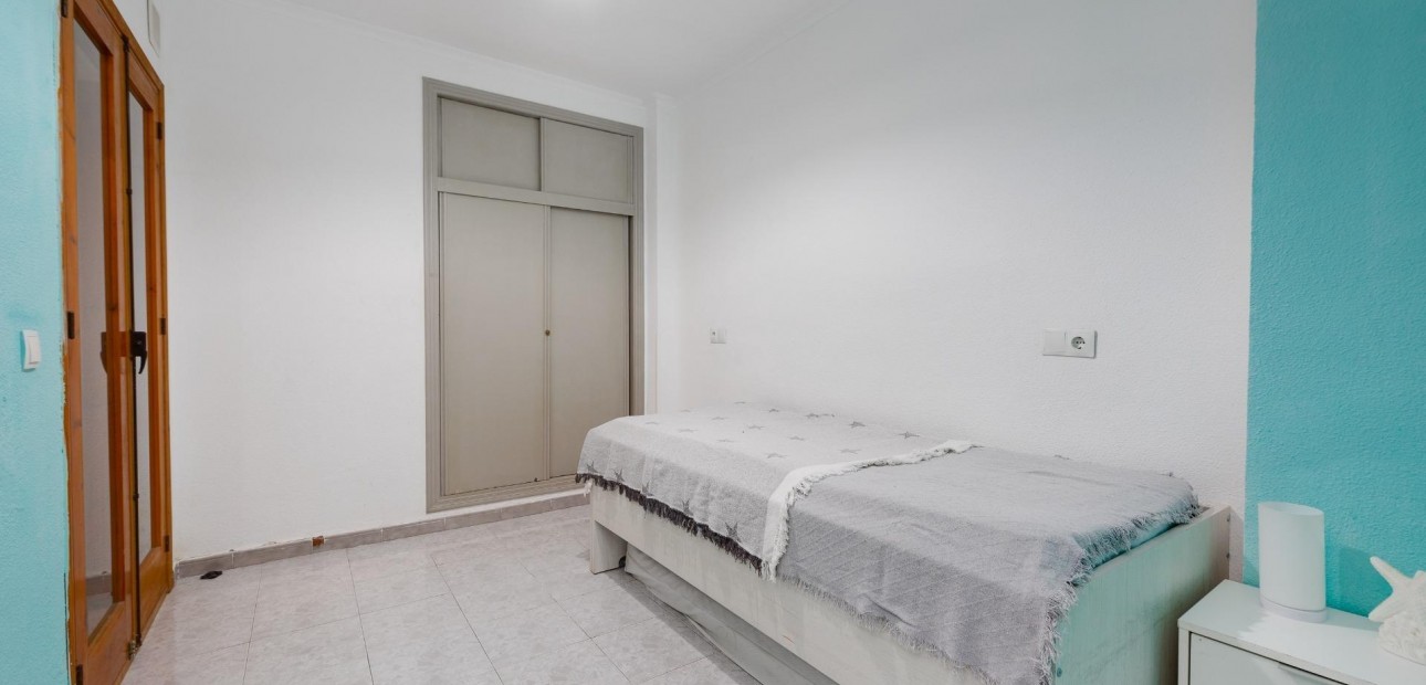 Herverkoop - Appartement / flat -
Torrevieja - Estacion de autobuses