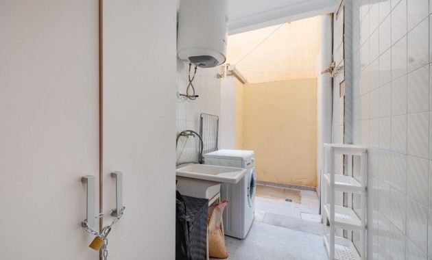 Herverkoop - Appartement / flat -
Torrevieja - Estacion de autobuses