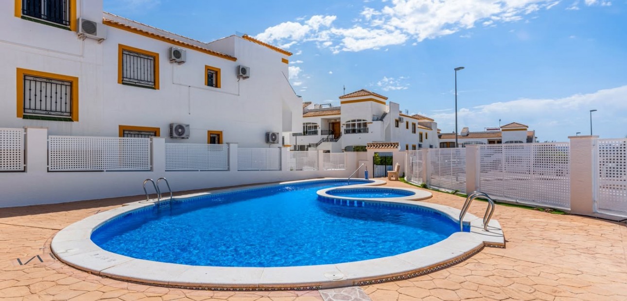 Herverkoop - Appartement / flat -
Orihuela - Entre Naranjos Vistabella