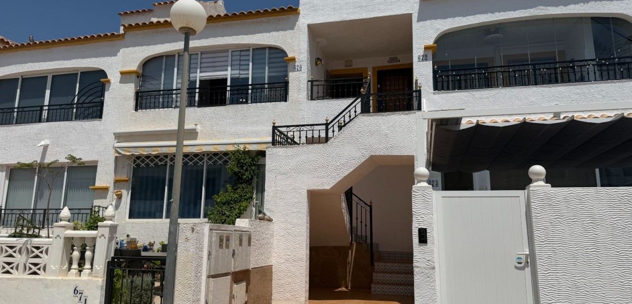 Herverkoop - Appartement / flat -
Orihuela - Entre Naranjos Vistabella