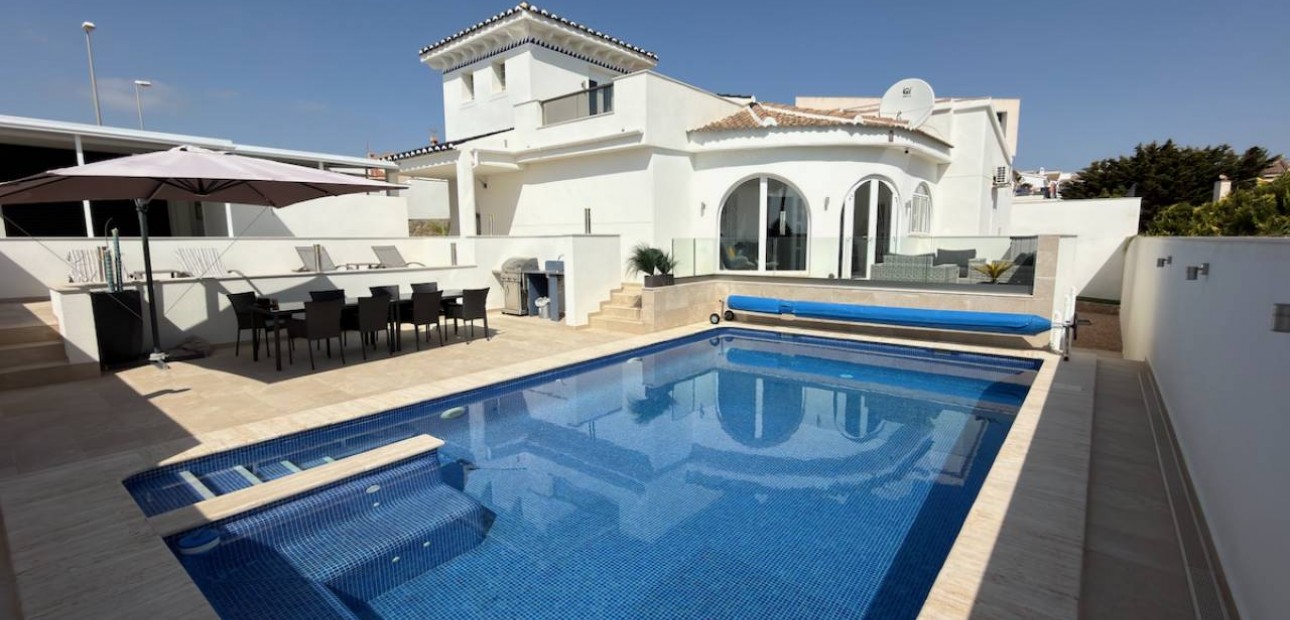 Herverkoop - Villa -
Ciudad Quesada - Central Quesada