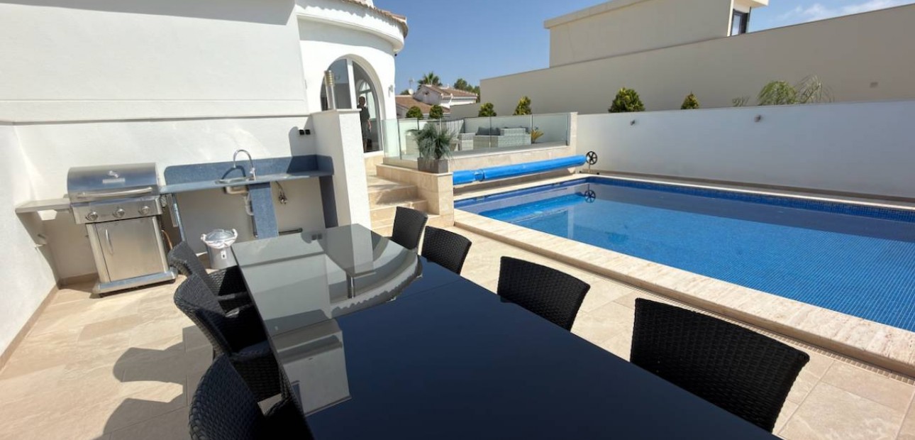 Herverkoop - Villa -
Ciudad Quesada - Central Quesada