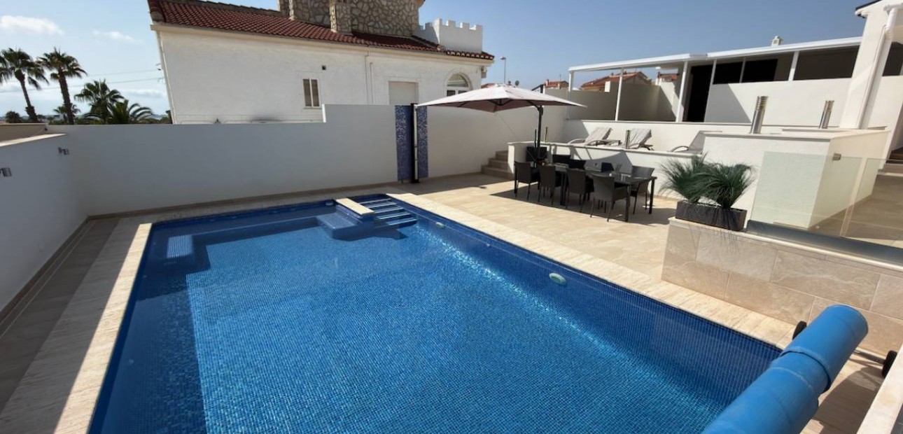 Herverkoop - Villa -
Ciudad Quesada - Central Quesada