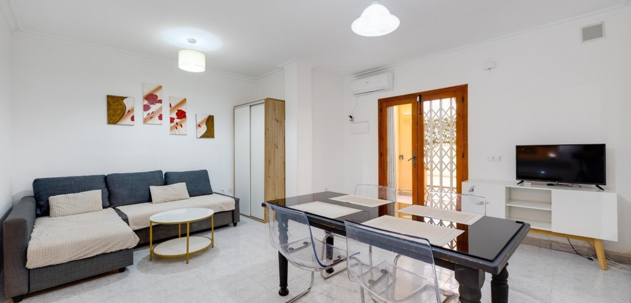 Herverkoop - Appartement / flat -
Torrevieja - Estacion de autobuses