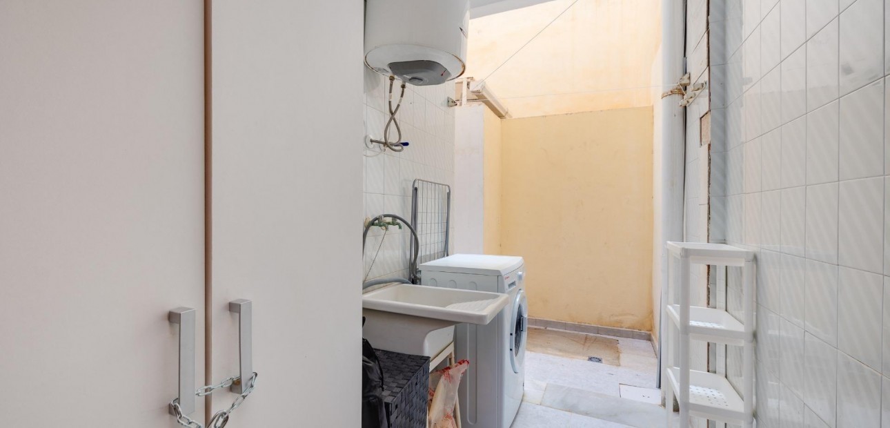 Herverkoop - Appartement / flat -
Torrevieja - Estacion de autobuses