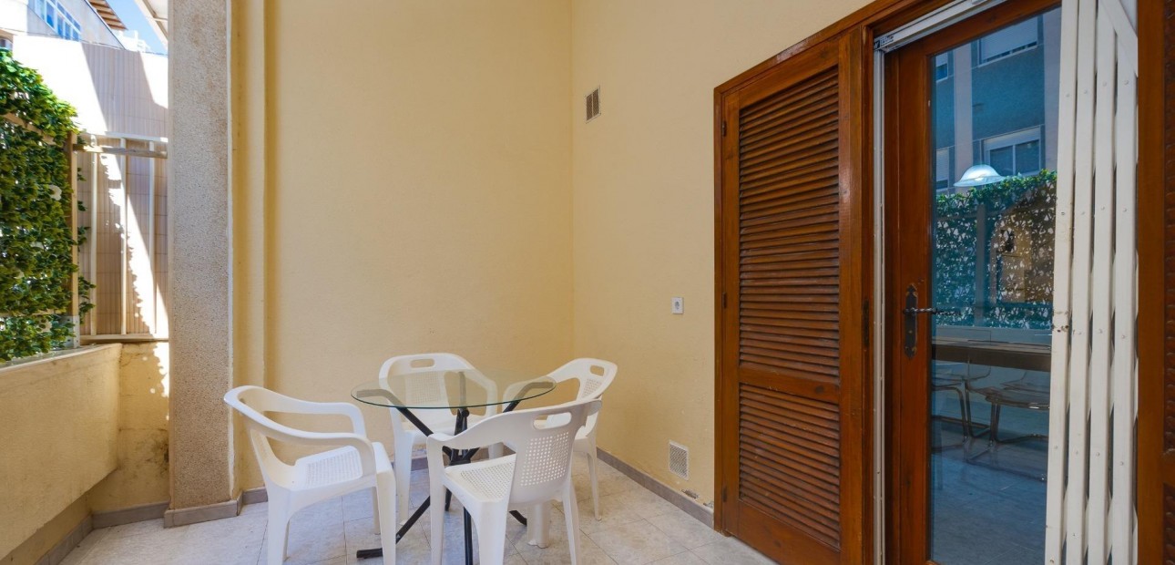 Herverkoop - Appartement / flat -
Torrevieja - Estacion de autobuses