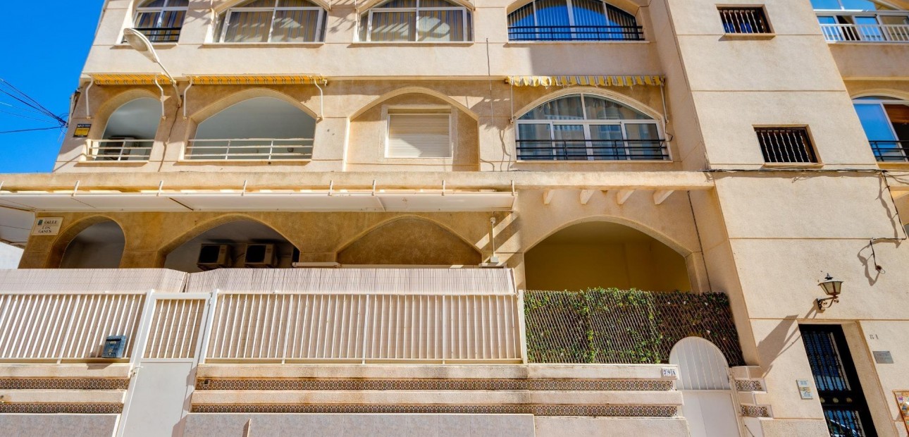 Herverkoop - Appartement / flat -
Torrevieja - Estacion de autobuses