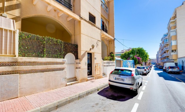 Herverkoop - Appartement / flat -
Torrevieja - Estacion de autobuses