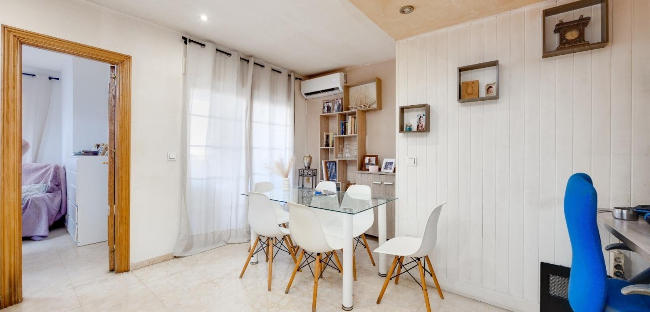 Sale - Apartment / flat -
Torrevieja - torrevieja