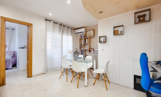 Sale - Apartment / flat -
Torrevieja - torrevieja