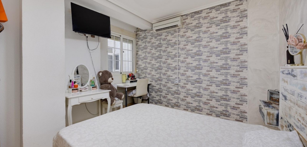 Sale - Apartment / flat -
Torrevieja - torrevieja