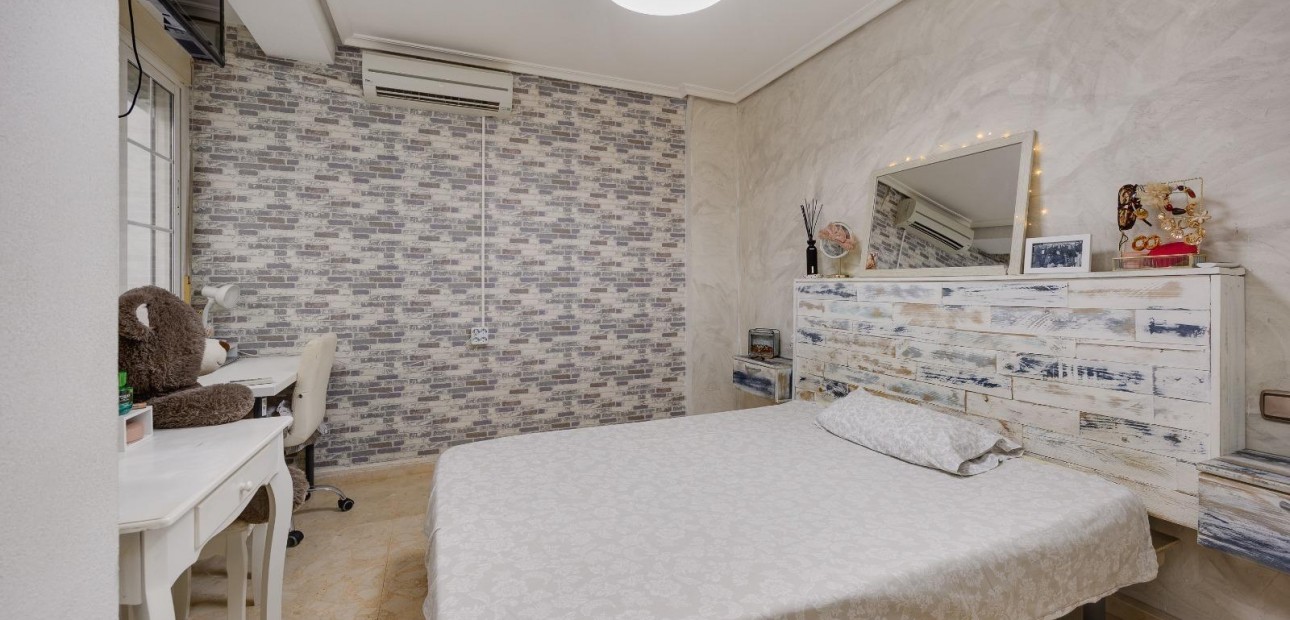 Sale - Apartment / flat -
Torrevieja - torrevieja