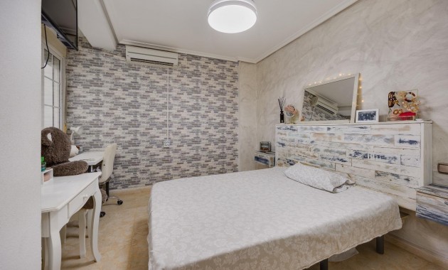 Sale - Apartment / flat -
Torrevieja - torrevieja