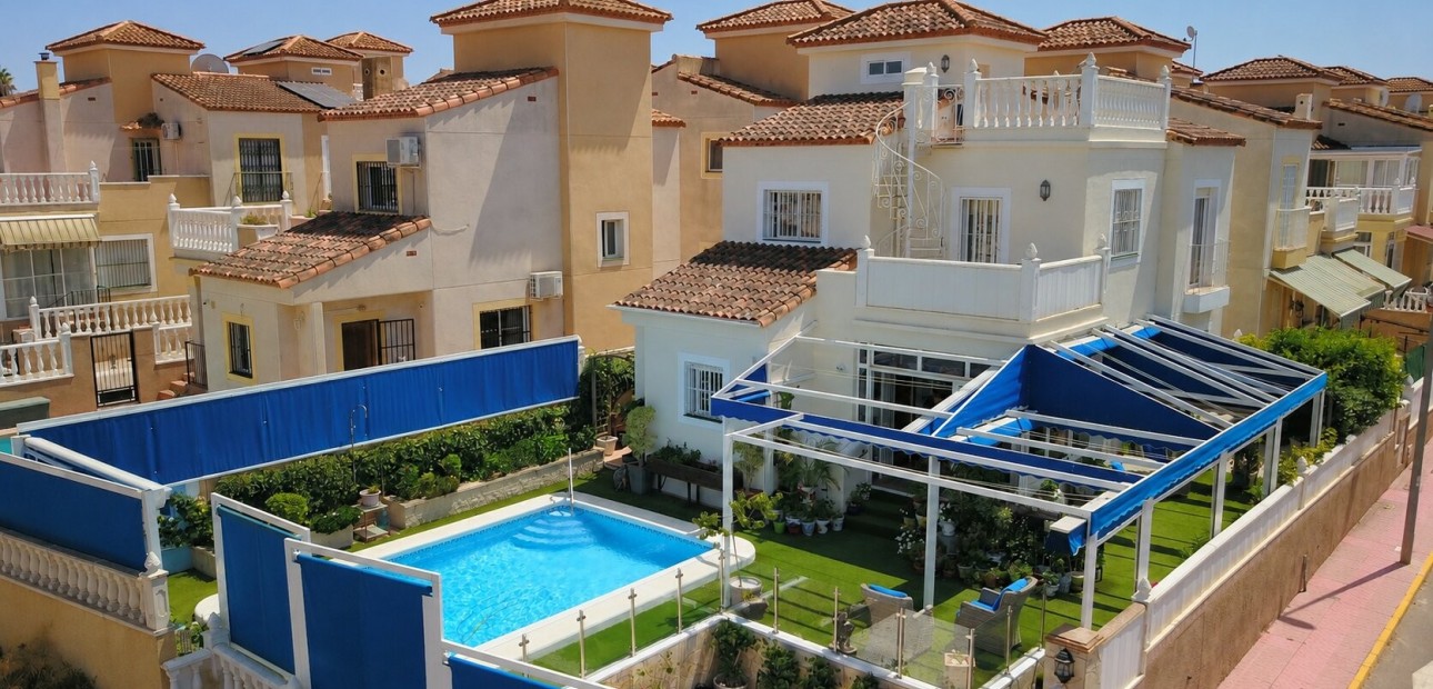 Herverkoop - Detached Villa -
Algorfa - Montebello