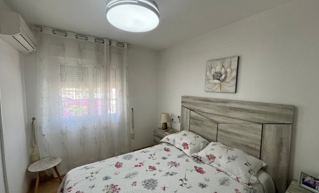 Herverkoop - Quad Villa -
Orihuela Costa - Playa Flamenca
