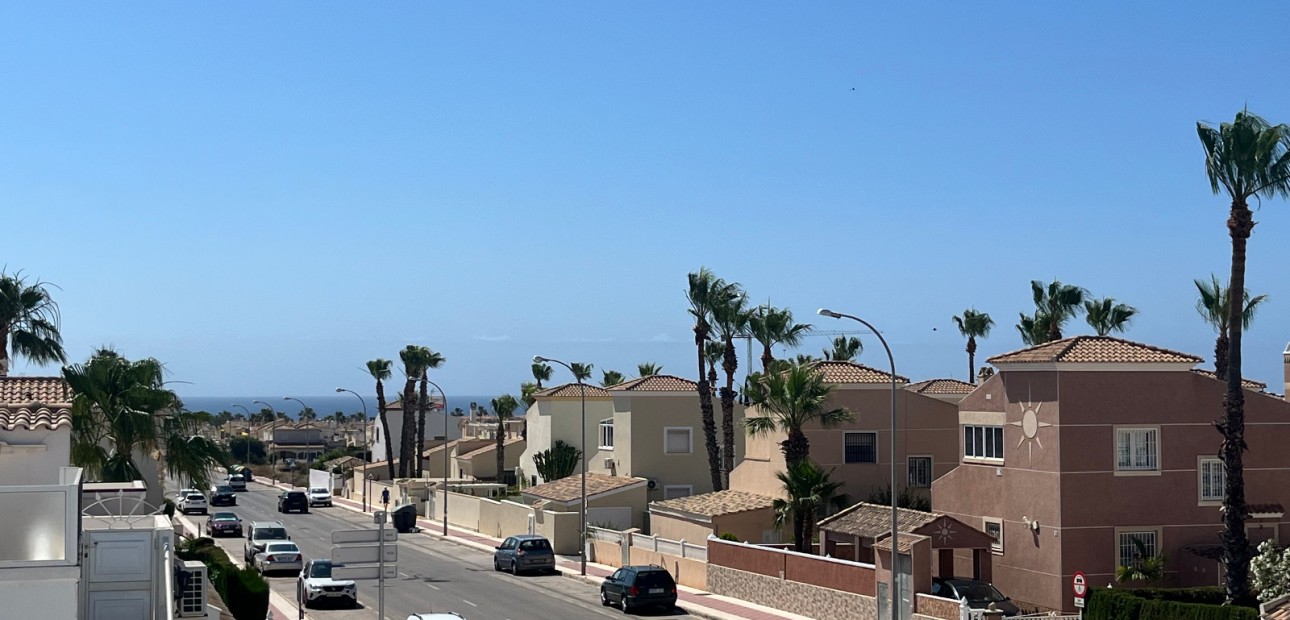 Herverkoop - Quad Villa -
Orihuela Costa - Playa Flamenca
