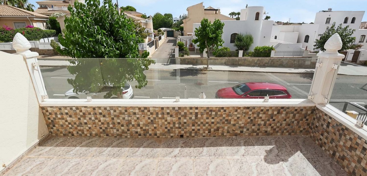 Herverkoop - Herenhuis -
Pinar de Campoverde - Pinar de Campoverde - Village